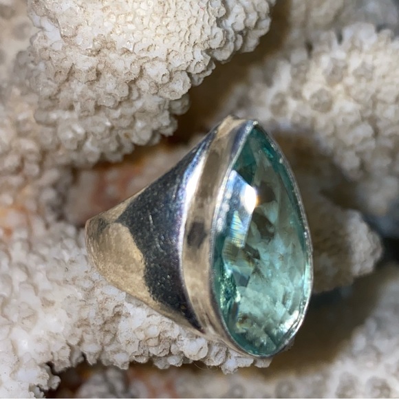 Sparkly Aqua blue Topaz teardrop facet cut ring - Picture 6 of 10
